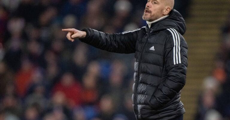 Manchester United table improved bid for chief striker target