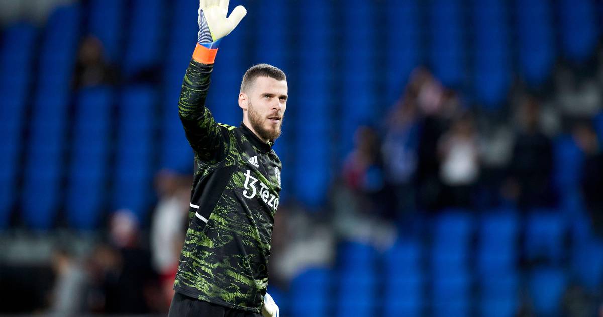 Who has the most clean sheets in Premier League history?