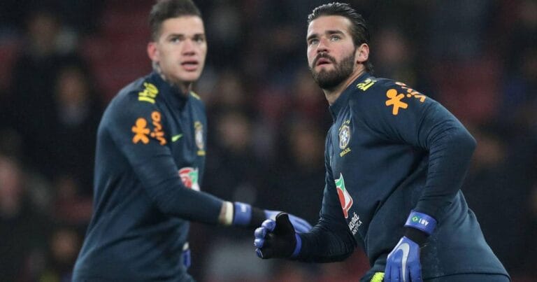 Who has kept the most clean sheets in a single Premier League season?