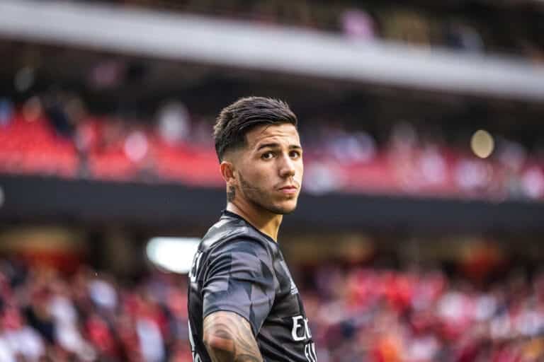 WATCH: Fernandez appearance sees anti-French song chanted by crowd at River Plate