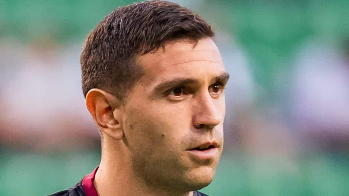 Emi Martinez is ‘the best goalkeeper in the world’, says Unai Emery ahead of Argentina star’s reintegration at Aston Villa