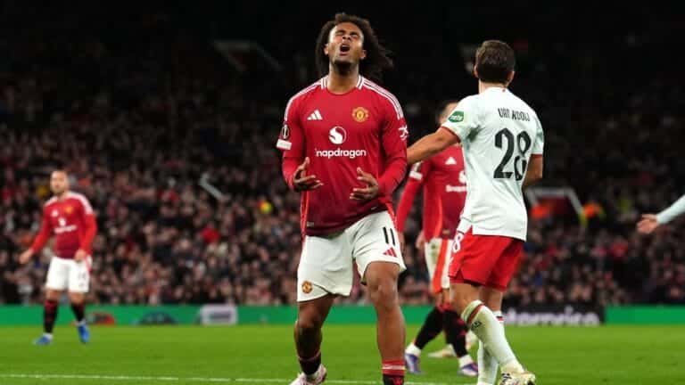 Manchester United 1-1 FC Twente: Hosts held in Europa League opener