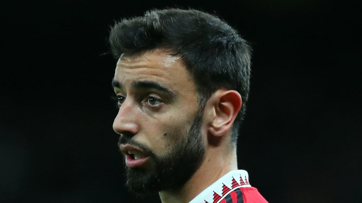 Man United vs West Ham: Neville rues Bruno Fernandes shot against post as hosts toil
