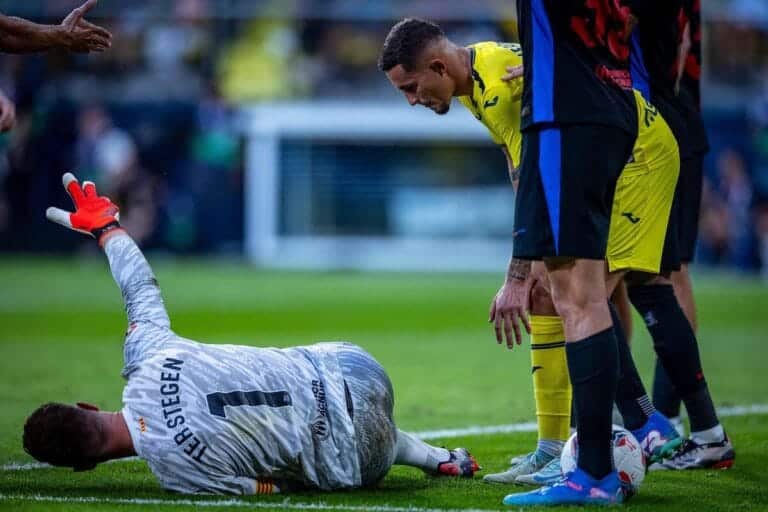 Barcelona goalkeeper Ter Stegen out with serious knee injury