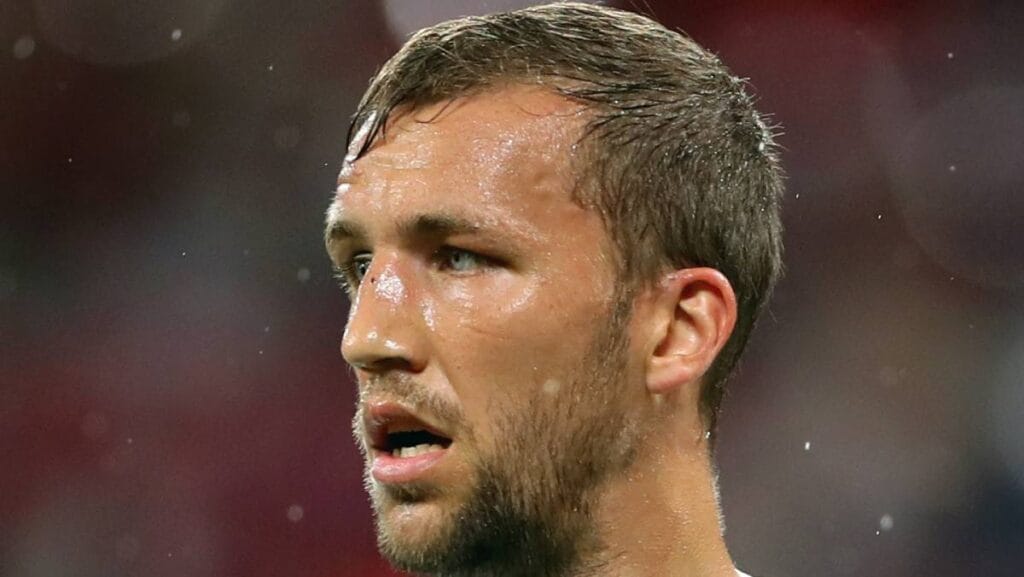 Tomas Soucek playing football for West Ham