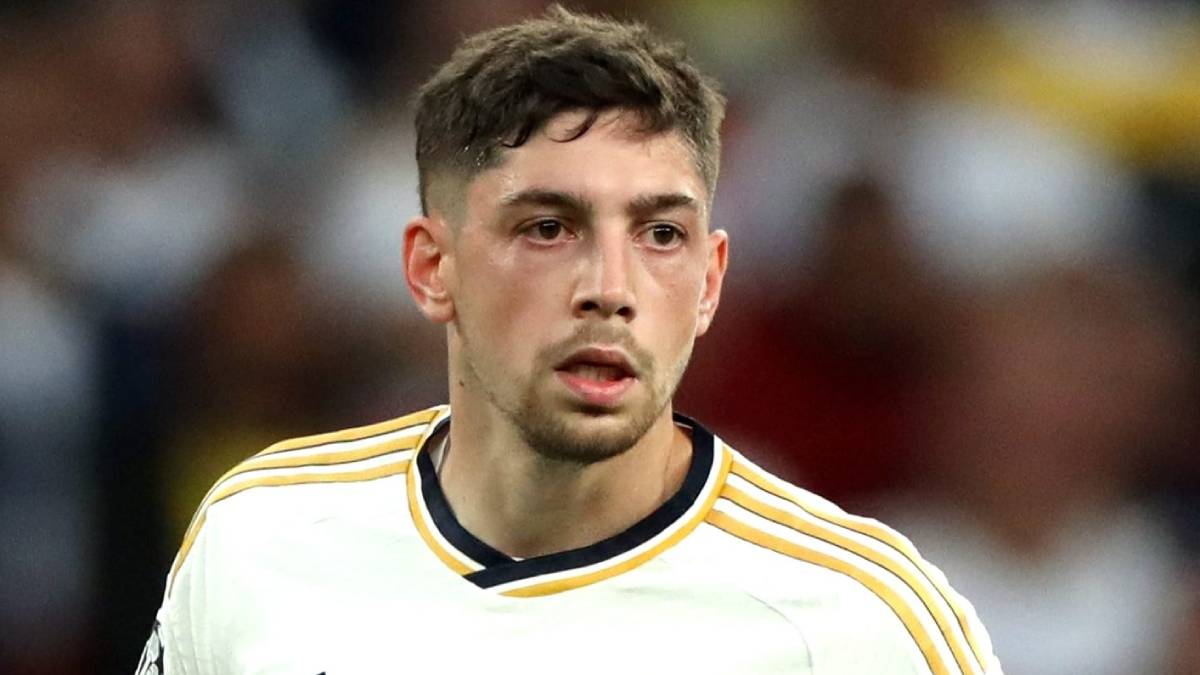 LIVE – Real Madrid v Elche: Commentary, updates, goals and stats as hosts aim to close gap on Barcelona