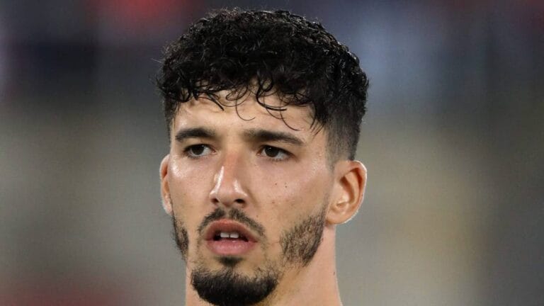 Arsenal 1-1 Man United (3-5 on penalties): 10-man holders triumph in FA Cup third round