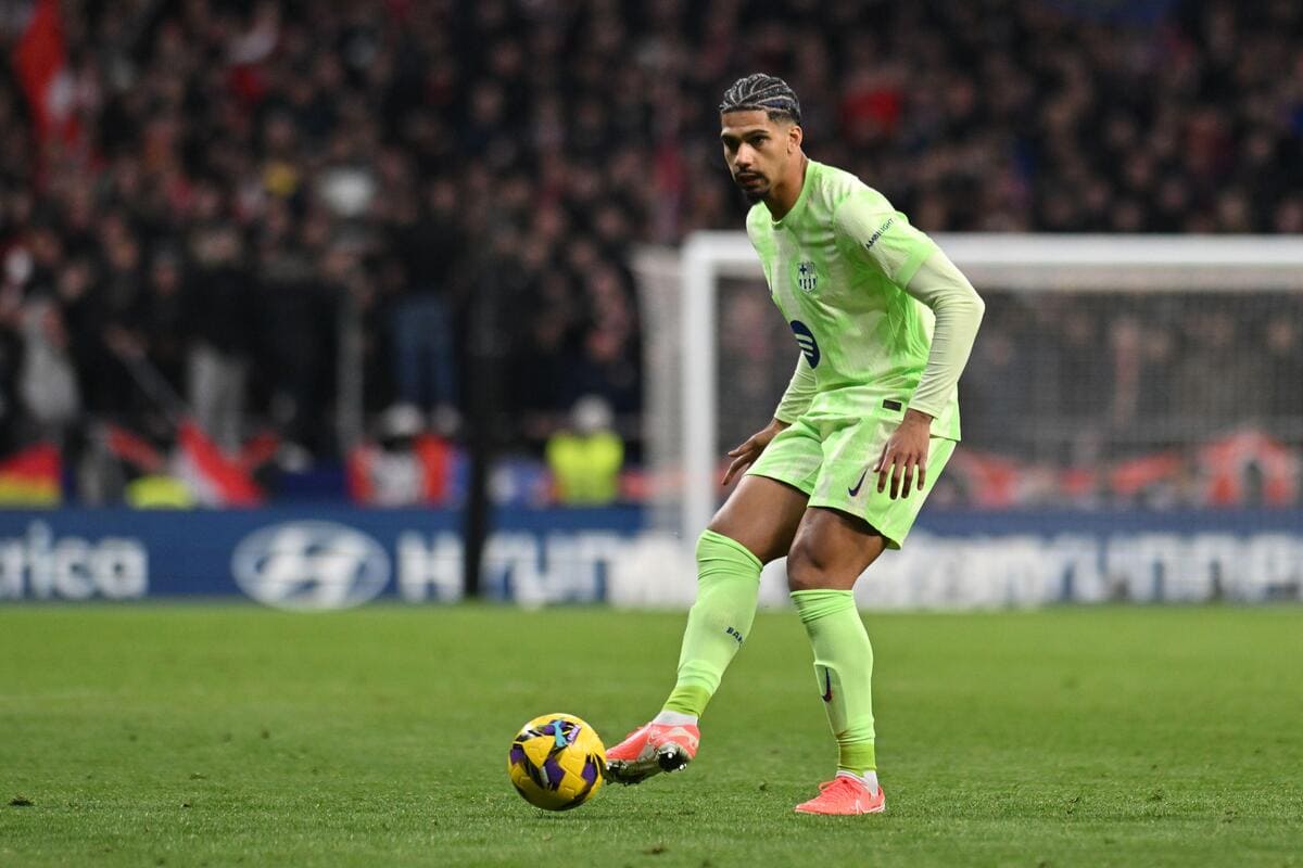Ronald Araujo: Barcelona boss Flick vows to protect defender after Instagram backlash
