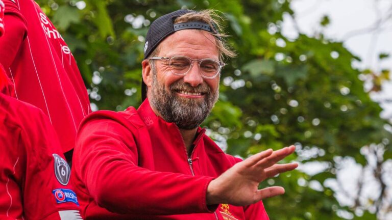 Jurgen Klopp: Ex-Liverpool boss shares photo of Slot and players in ‘super happy’ Instagram message