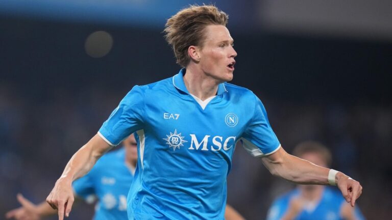 McTominay goal hands Napoli Serie A title despite pressure from Inter Milan