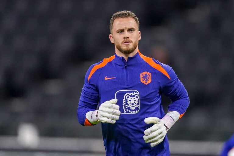 Leverkusen confirm Flekken signing as Brentford bring in Kelleher from Liverpool