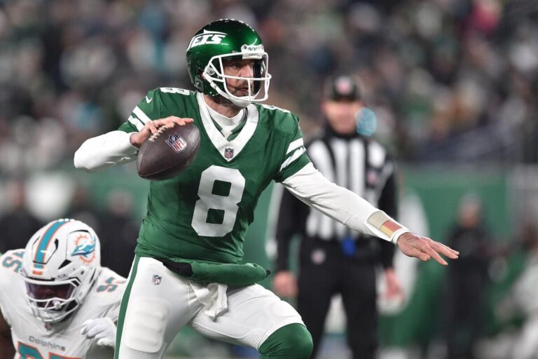 NFL: Quarterback Aaron Rodgers Planning To Sign With The Steelers