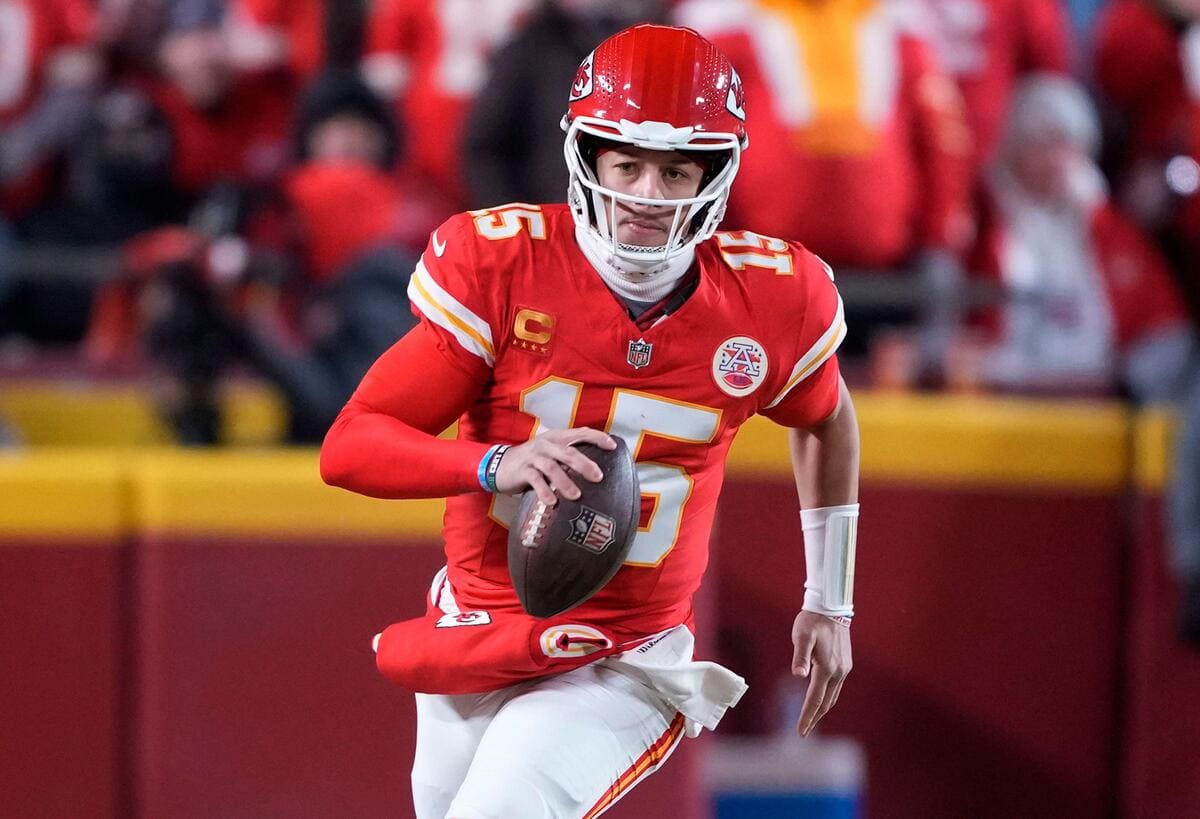 NFL: Mahomes intercepted three times as Chiefs choke to dampen playoff hopes
