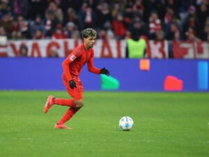 Everton snap up left-back Adam Aznou from Bayern Munich