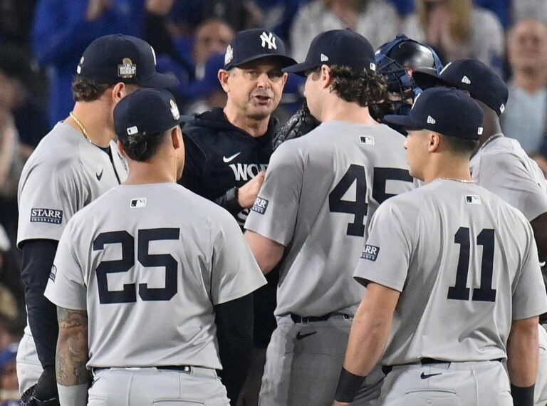 MLB: Yankees Sign Manager Aaron Boone To Contract Extension