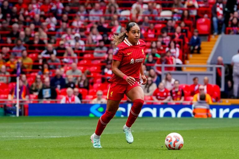 Arsenal make Olivia Smith first £1m player in women’s game in record-breaking deal