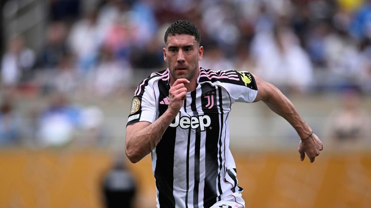 Dusan Vlahovic: AC Milan ahead of Manchester United in race for Serbia star