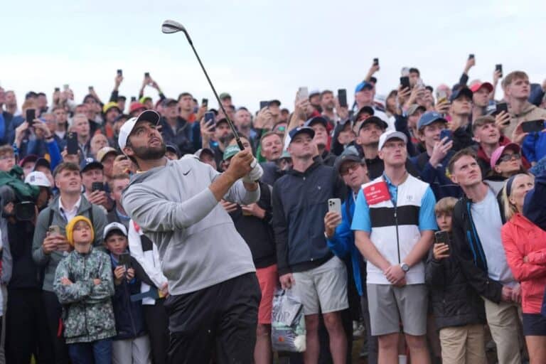 Open Championship 2025: ‘Tiger-like’ Scheffler takes one-shot lead into weekend