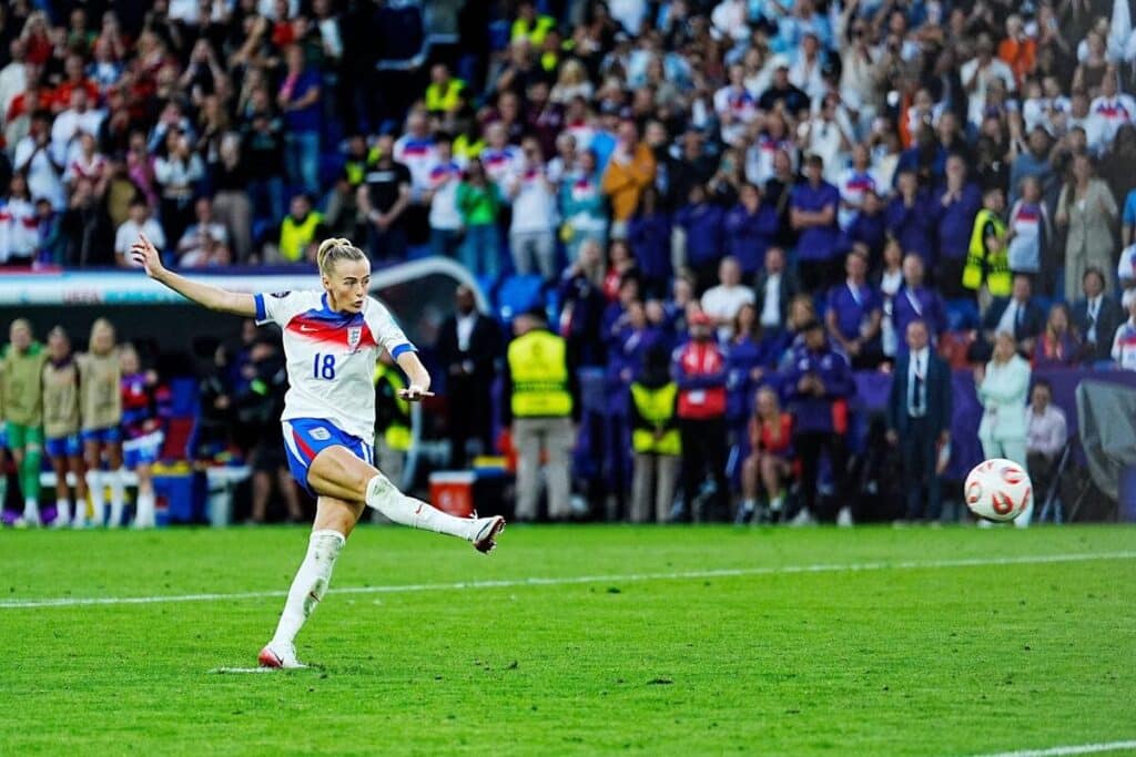 Football player Chloe Kelly scores the winning penalty in the Women's Euro 2025 final