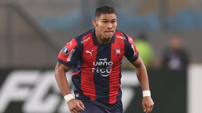 Manchester United confirm signing of teenage Paraguayan defender Diego Leon