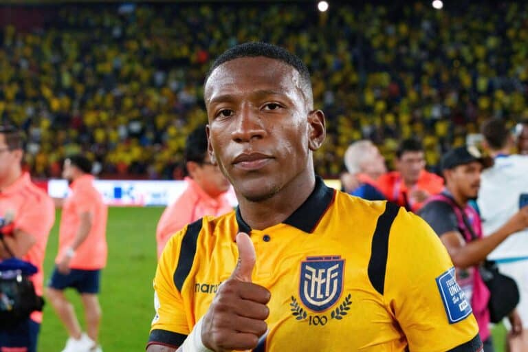 AC Milan complete signing of Brighton full-back Pervis Estupinan