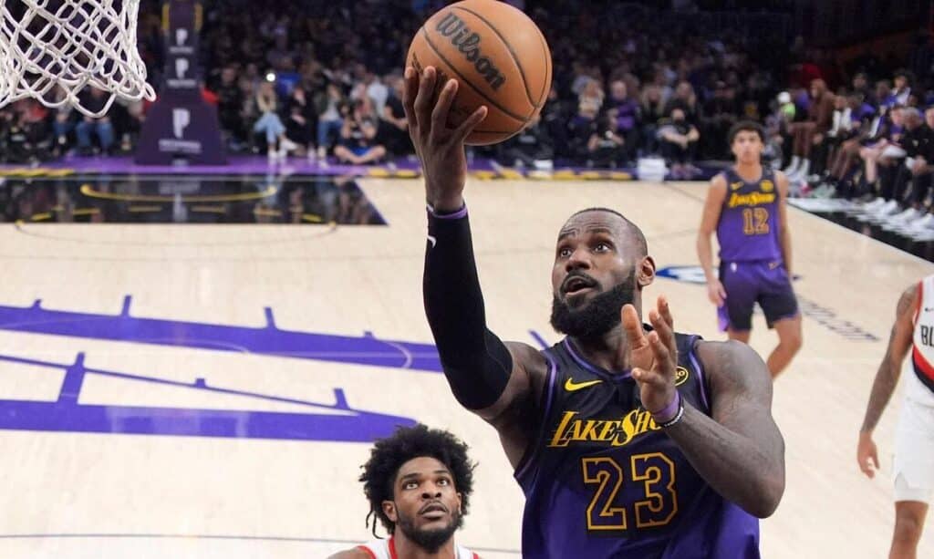 NBA: LeBron James Accepts $52.6 Million Player Option With The Lakers