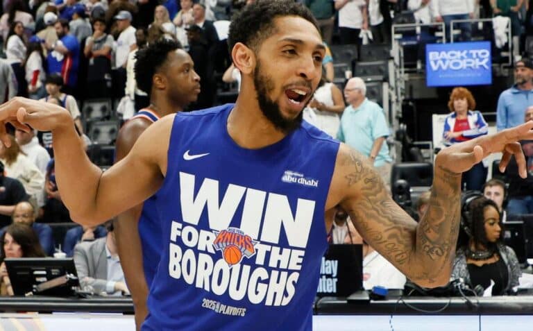 NBA playoffs: Knicks win to extend series