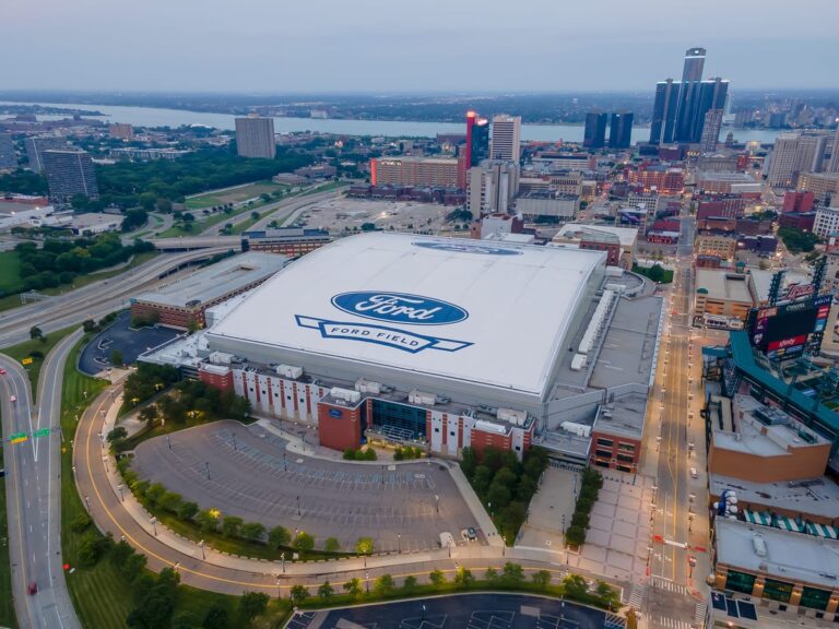 Detroit Lions: Decker extends stay by signing three-year extension