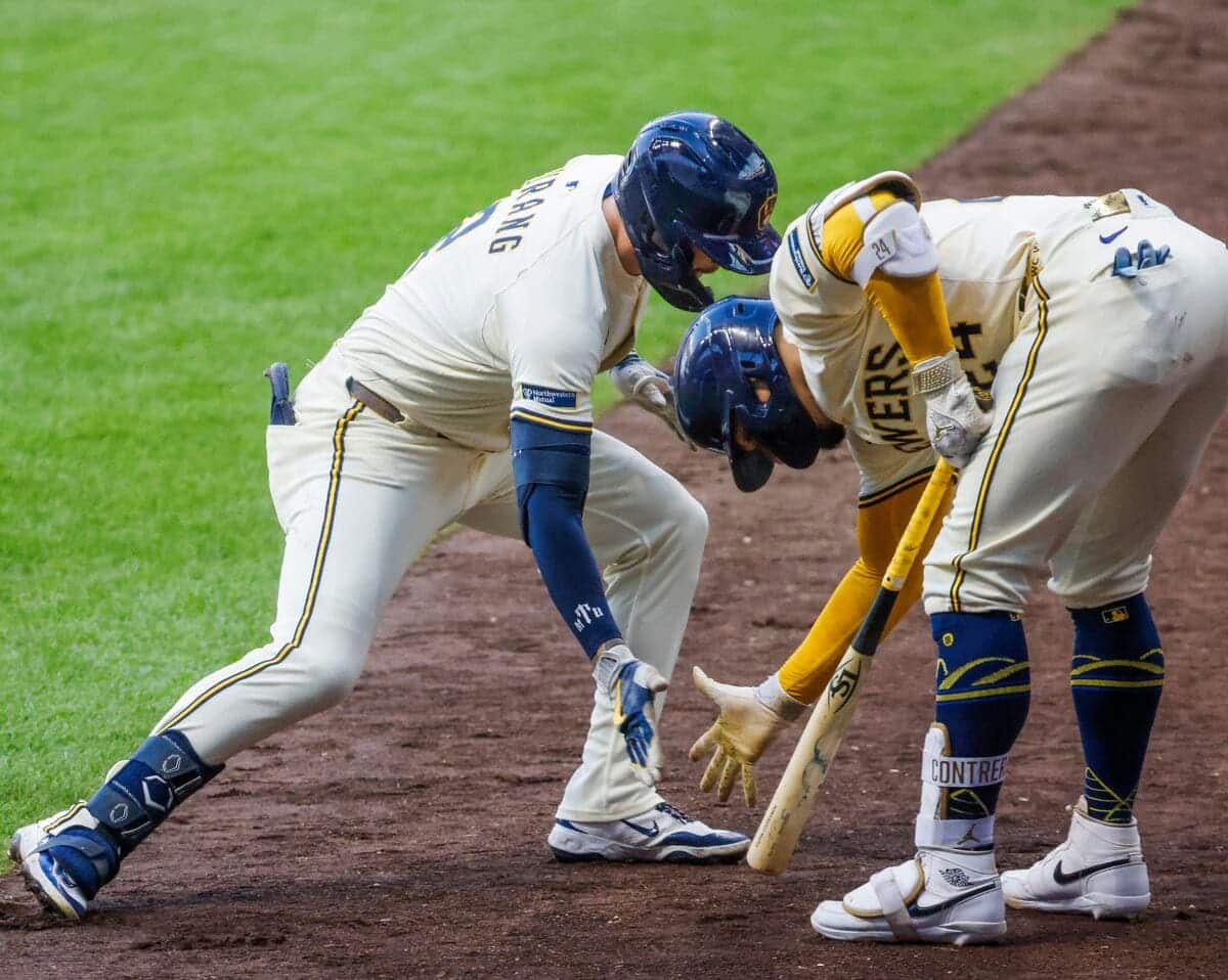 MLB: Brewers Thrash Pirates For Tenth Consecutive Victory