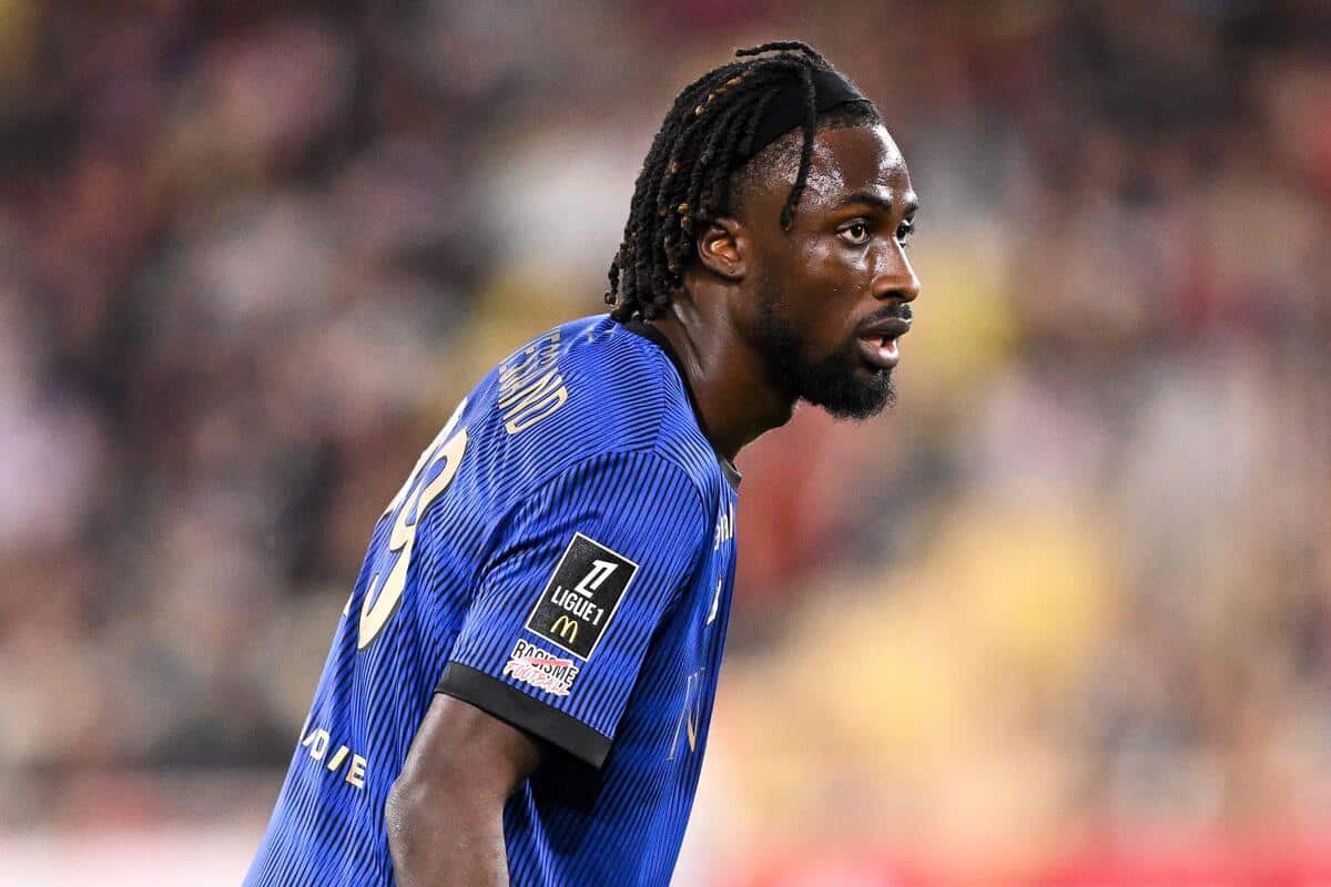 Aston Villa sign £30m striker Guessand