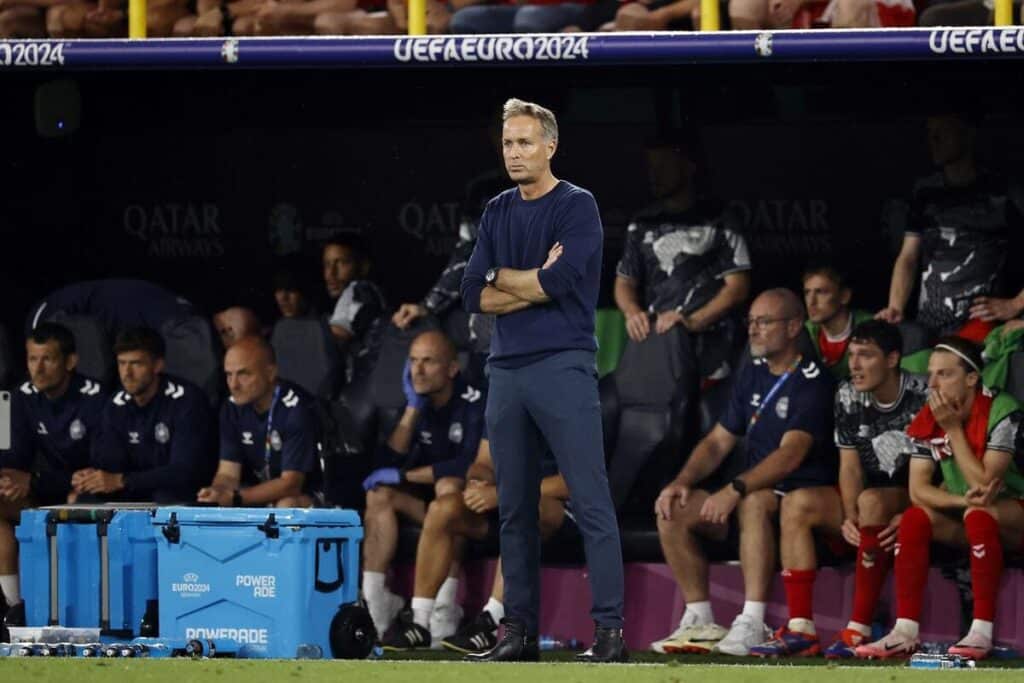 Bayer Leverkusen turn to Kasper Hjulmand after Erik ten Hag shambles