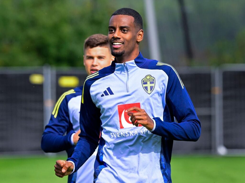 Alexander Isak training with Sweden