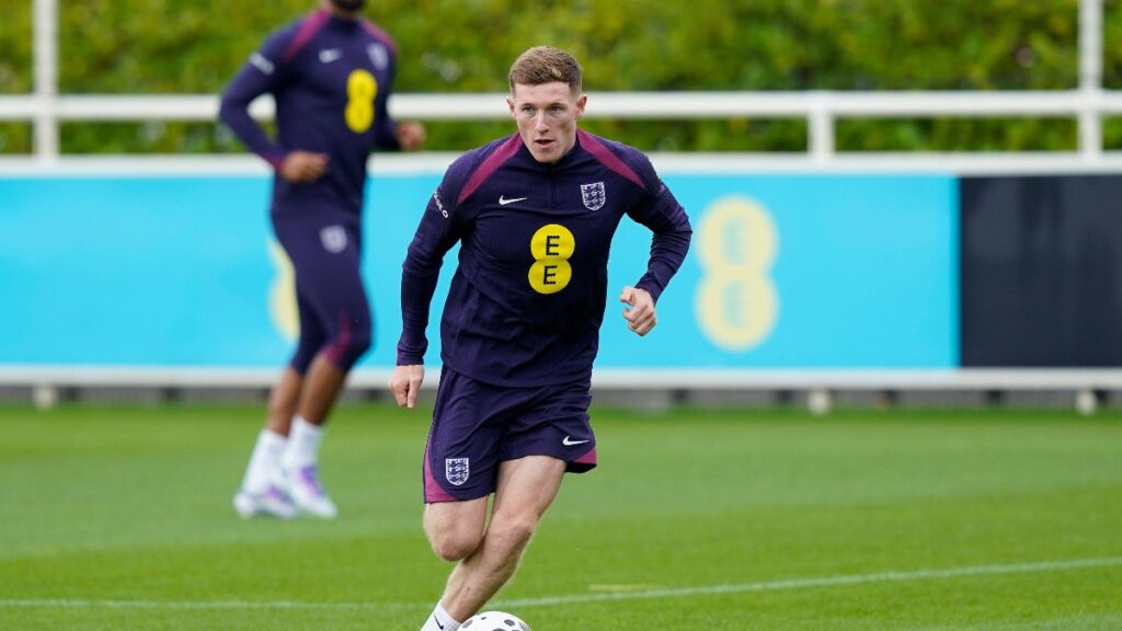 Nottingham Forest and England footballer Elliot Anderson playing football