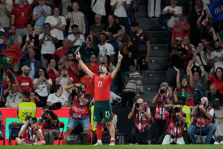 Manchester United and Real Madrid target signs contract extension in Saudi Arabia