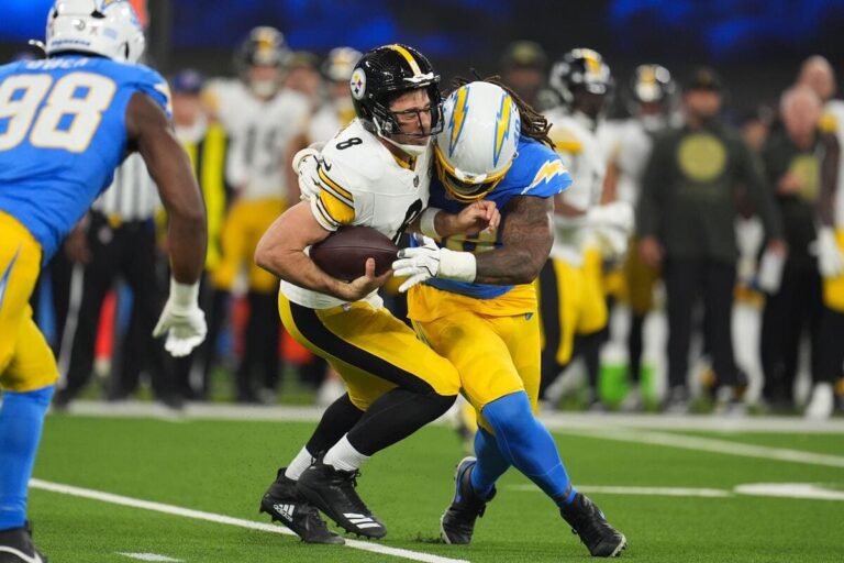 NFL: Rodgers hails Steelers after huge win over Dolphins