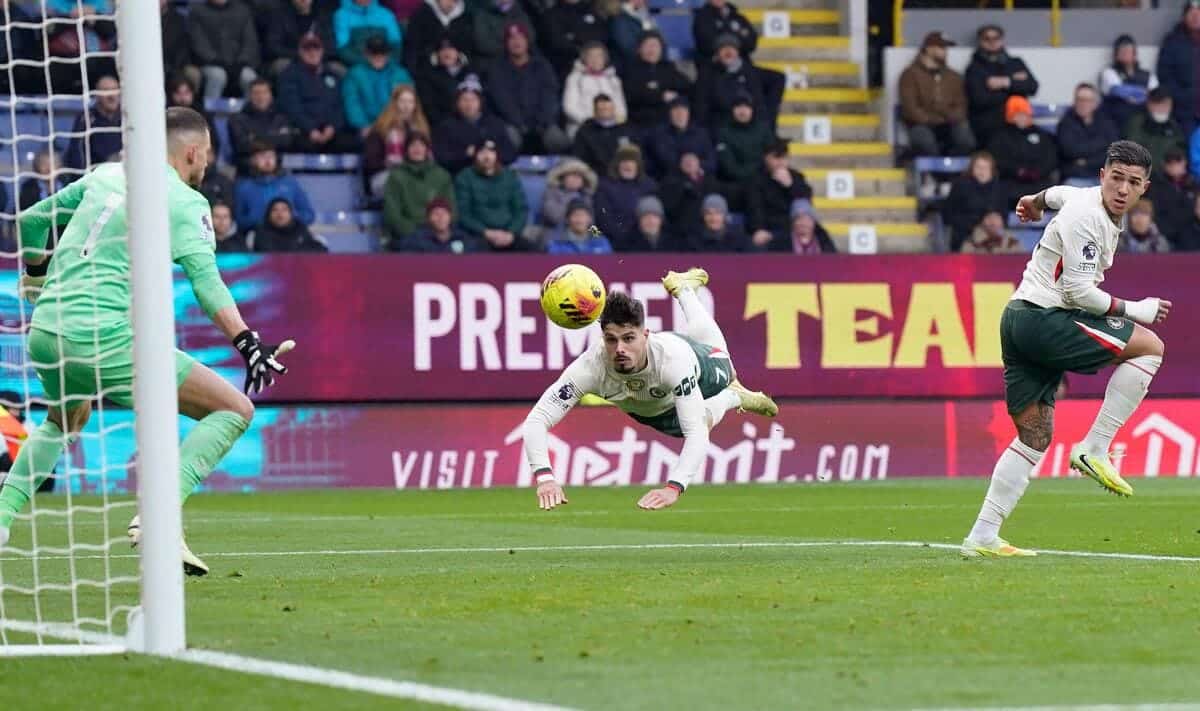 Burnley 0-2 Chelsea: Blues go second thanks to goals from Neto and Fernandez
