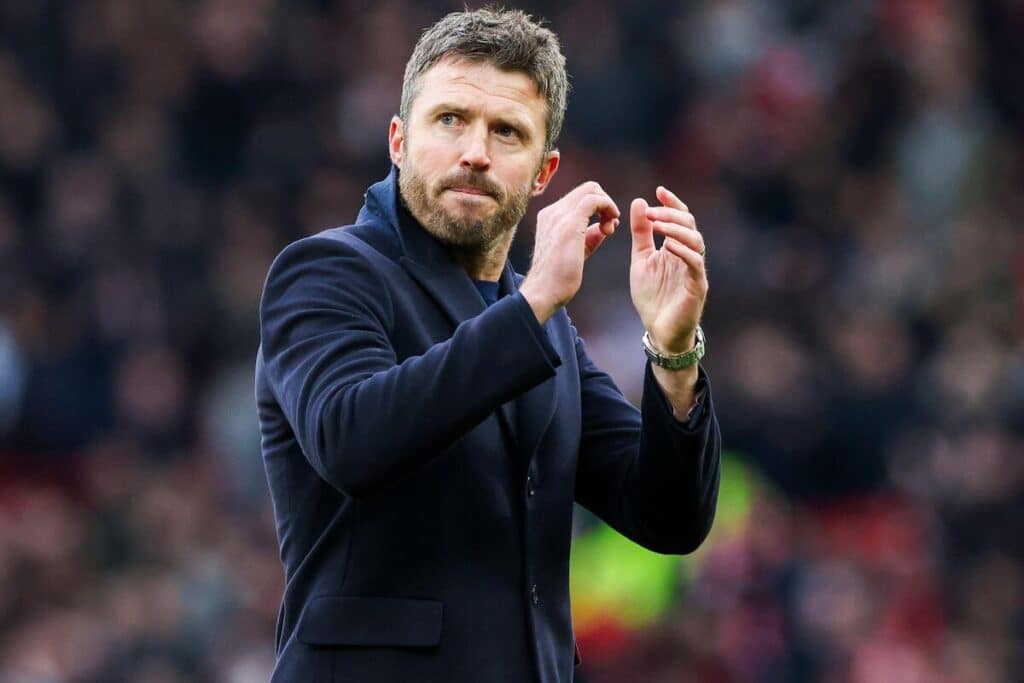 Michael Carrick of Manchester United applauding the crowd