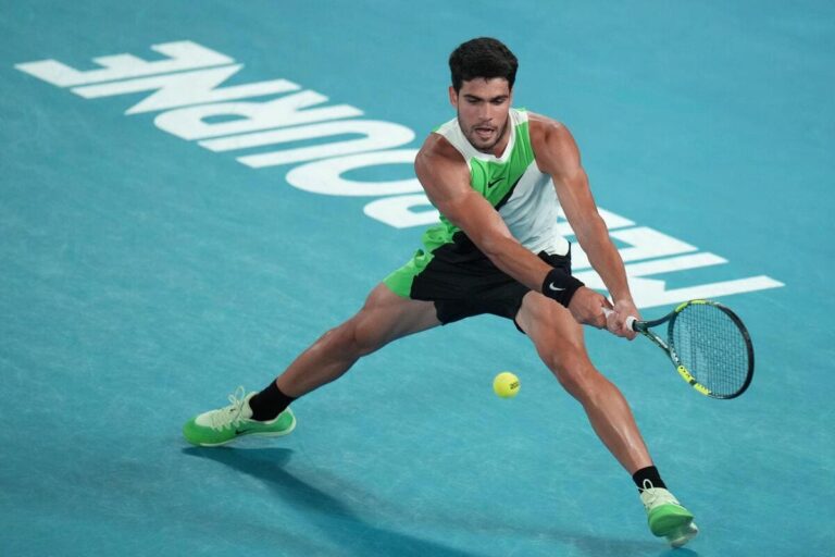 Australian Open: More quarter-final misery for De Minaur as Alcaraz marches on to set up clash with Zverev