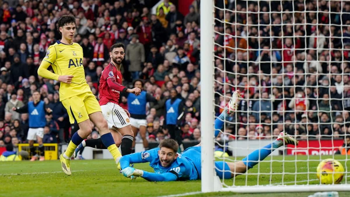 Manchester United 2-0 Tottenham: Report, result and goals as Red Devils cruise to four wins in a row