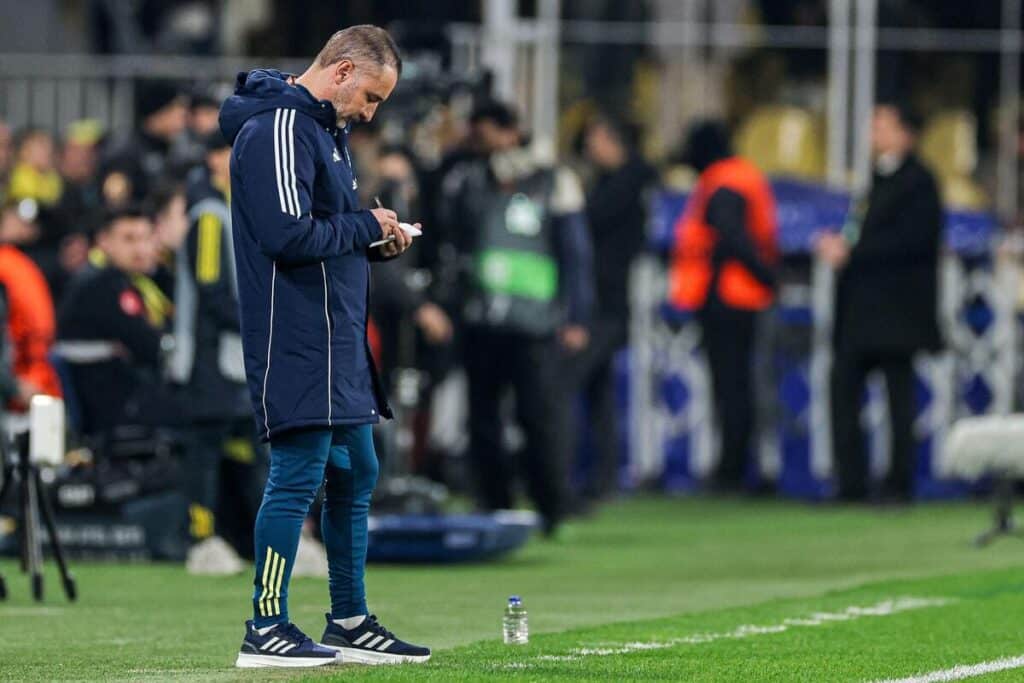 Nottingham Forest manager Vitor Pereira makes notes during the game with Fenerbahce in Istanbul