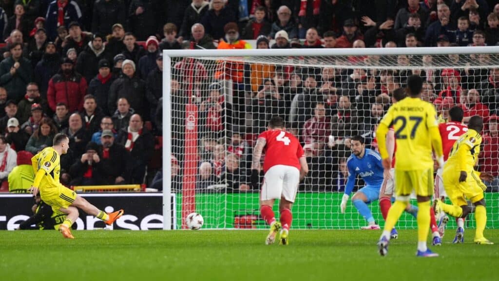 Karim Akturkoglu slotted home the penalty to take Fenerbahce within one goal