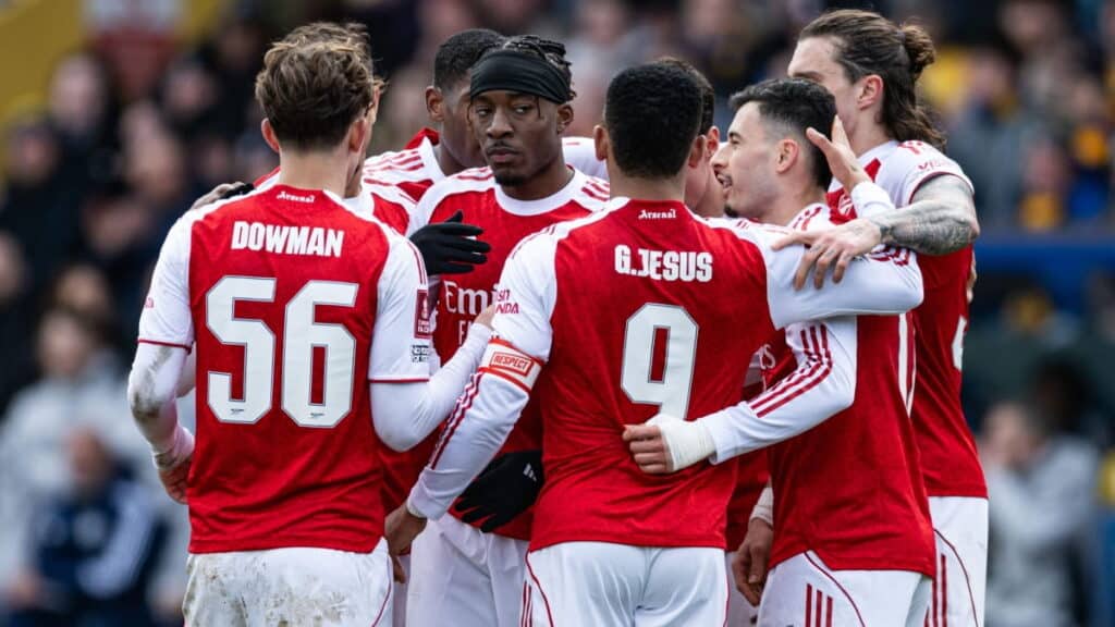 Arsenal players celebrate scoring against Mansfield