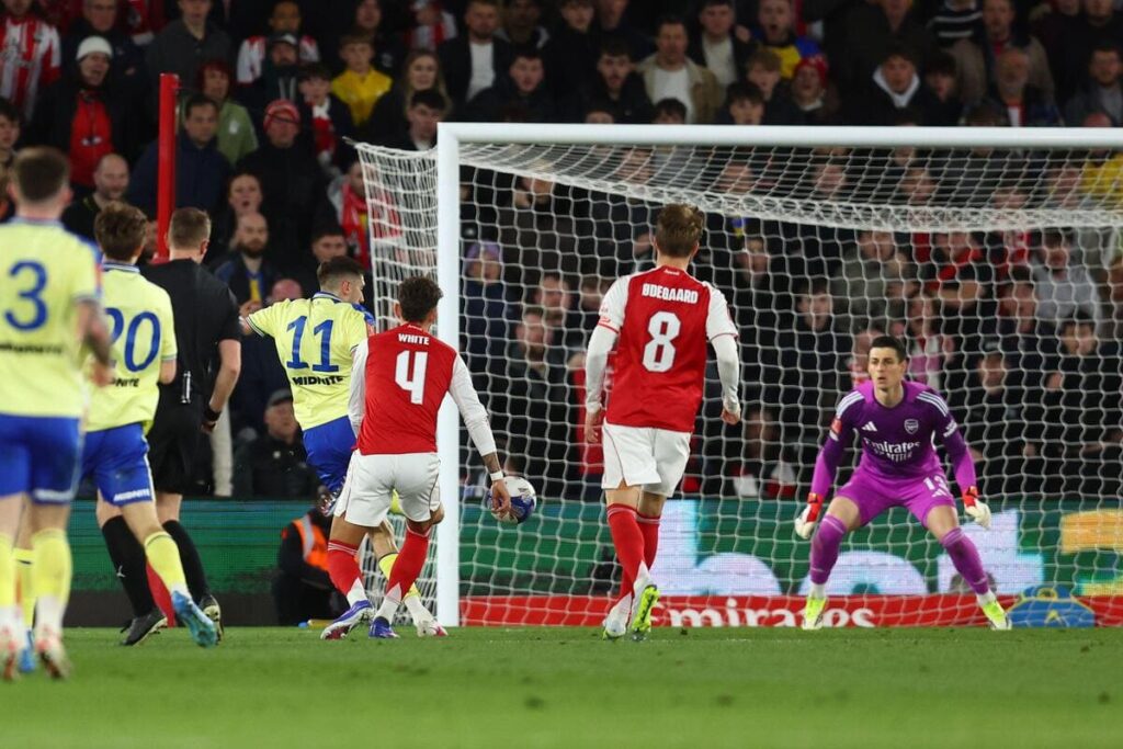 Ross Stewart puts Southampton in front against Arsenal in the FA Cup quarter-finals