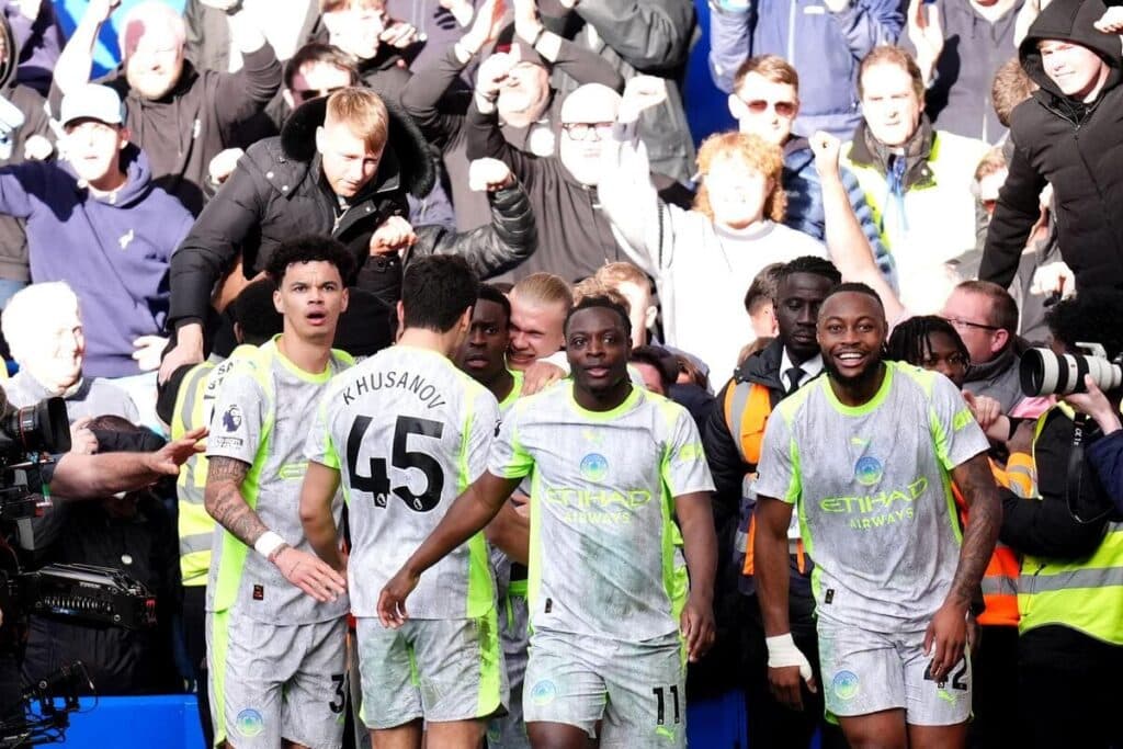 Manchester City celebrate at Chelsea
